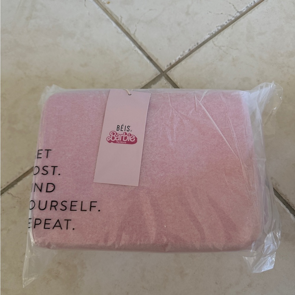 🩷BEIS X BARBIE cosmetic case NWT🩷 - Picture 4 of 5